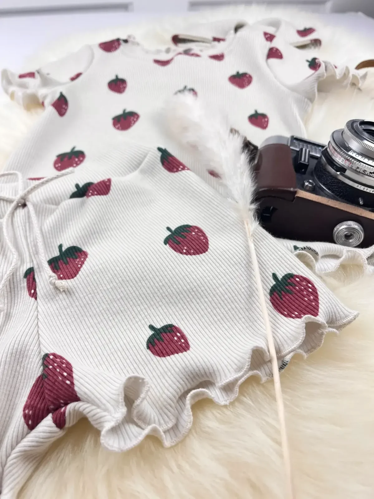 Bio-Shorts aus Rippjersey Erdbeeren – Bild 3